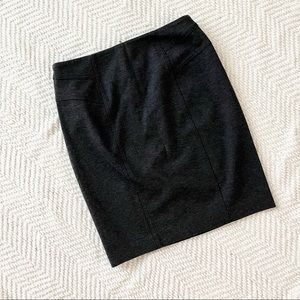 New York & Company Dark Gray Pencil Mini Skirt in size US 4 Stretch and Comfort